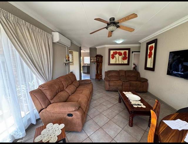 2 BEDROOM CLUSTER FOR SALE IN POMONA